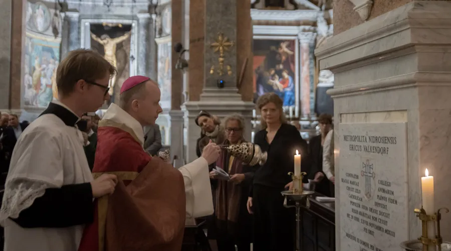 Mons. Erik Varden en Santa Maria dell'Anima de Roma. Crédito: Daniel Ibáñez / ACI Prensa?w=200&h=150