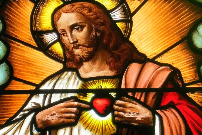 Que el Sagrado Corazón de Jesús sea fuente de esperanza de los jóvenes, alienta el Papa