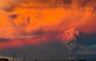 La erupciu00f3n del volcu00e1n Calbuco en Chile, Foto Flickr Philip Oyarzo Calisto (CC-BY-NC-SA-2.0) 