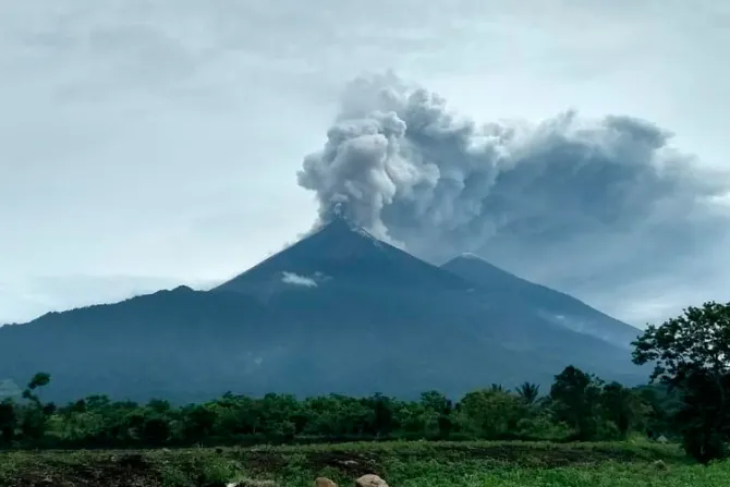 #PrayforGuatemala: Piden oraciones por víctimas de Volcán de Fuego