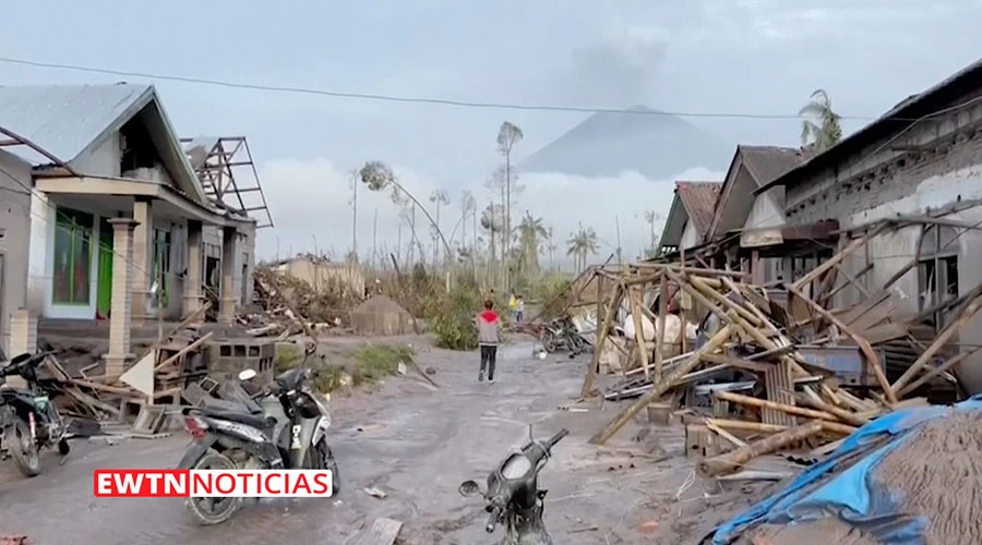 Erupción del Volcán Semeru en Indonesia. Créditos: EWTN Noticias?w=200&h=150