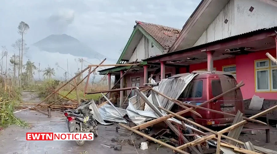 Erupción del Volcán Semeru en Indonesia. Créditos: EWTN Noticias?w=200&h=150