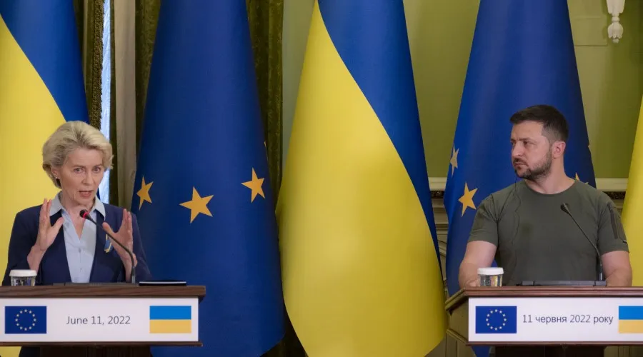 La presidenta de la Comisión Europea Úrsula von der Leyen y el presidente de Ucrania Volodímir Zelenski. Crédito: Presidencia de Ucrania
