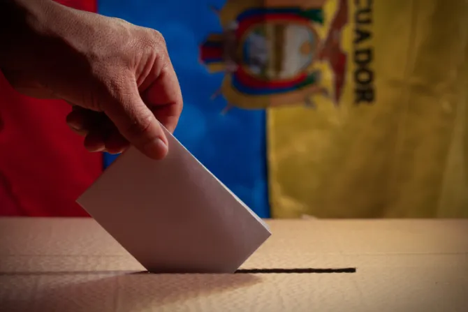 Iglesia en Ecuador niega haber tomado postura sobre próximo referéndum