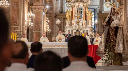 Piden a Virgen del Carmen proteger a Chile de coronavirus y crisis social