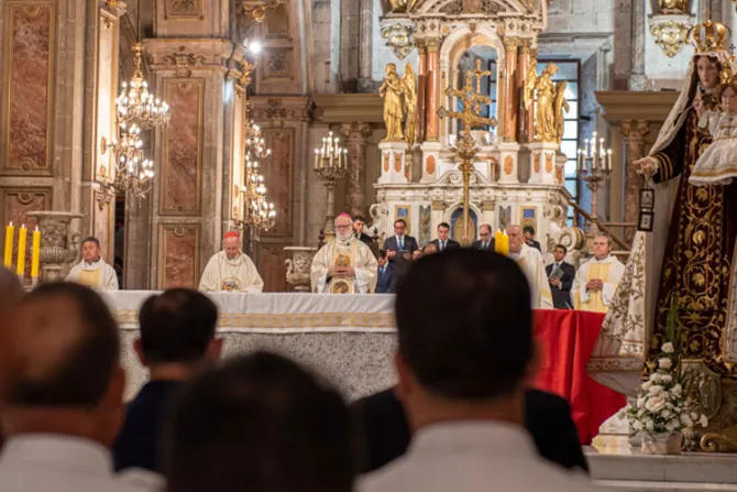Piden a Virgen del Carmen proteger a Chile de coronavirus y crisis social