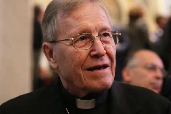Cardenal a favor de comunión a divorciados critica Declaración de Fe de Cardenal Müller