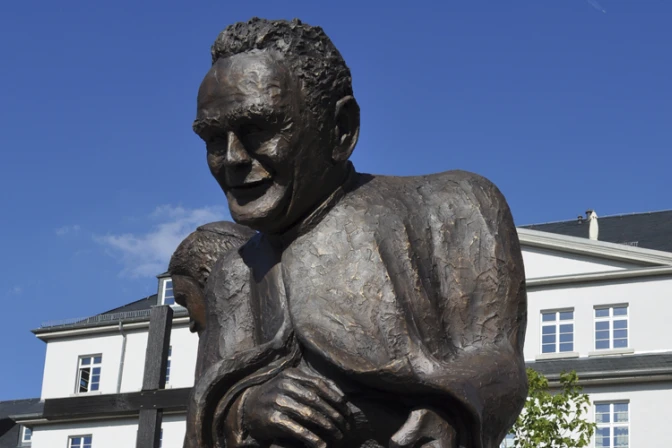 AIN celebra 102 años del nacimiento del P. Werenfried van Straaten