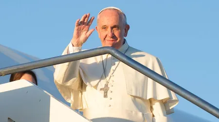 Papa Francisco se despide de Estonia y emprende el vuelo de regreso a Roma