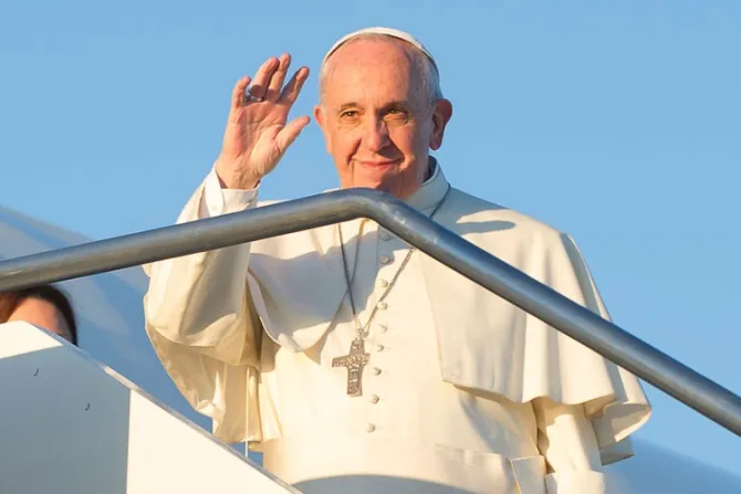Papa Francisco se despide de Estonia y emprende el vuelo de regreso a Roma