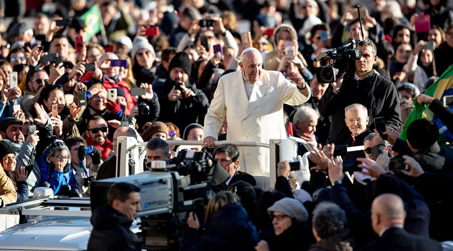 El Papa Francisco en la Audiencia General de este miércoles. Foto: Daniel Ibáñez / ACI Prensa?w=200&h=150