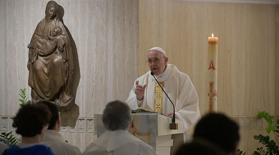 El Papa Francisco durante la Misa en Casa Santa Marta. Foto: Vatican Media