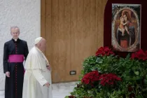 El Papa Francisco reza ante Nuestra Señora del Pueblo. Crédito: Daniel Ibáñez/ACI Prensa