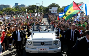 El Papa Francisco en su encuentro de hoy con los ju00f3venes para el Vu00eda Crucis de la JMJ Lisboa 2023. Cru00e9dito: Vatican Media 