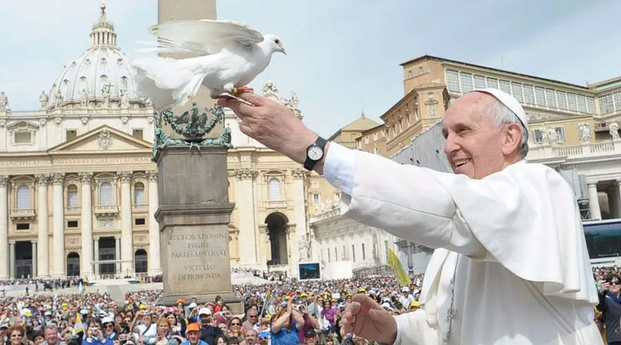 El Papa Francisco durante un acto por la paz. Foto: L'Osservatore Romano?w=200&h=150