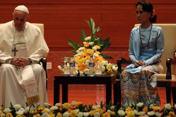 El respeto a cada persona y grupo son fundamentales para alcanzar la paz, dice el Papa