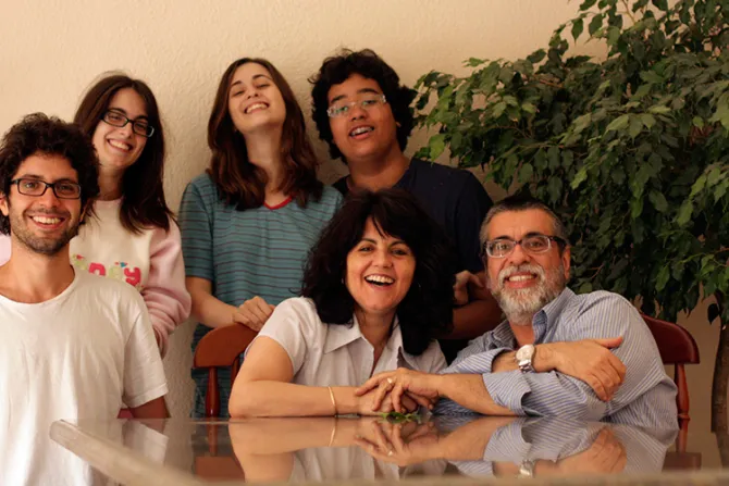 España: Presentarán plan integral de ayuda a la familia