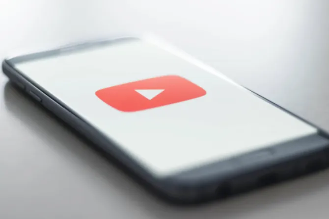 YouTube eliminará videos con "afirmaciones falsas" sobre el aborto