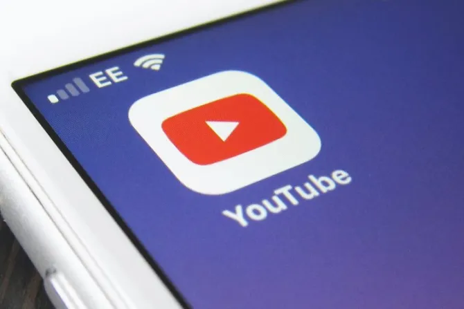 YouTube desaparece canal de EWTN Polonia y evita que transmita la Adoración Eucarística