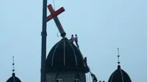 Quieren prohibir cruces en iglesias en Zhejiang (China) / Foto: Twitter de Internacionales 