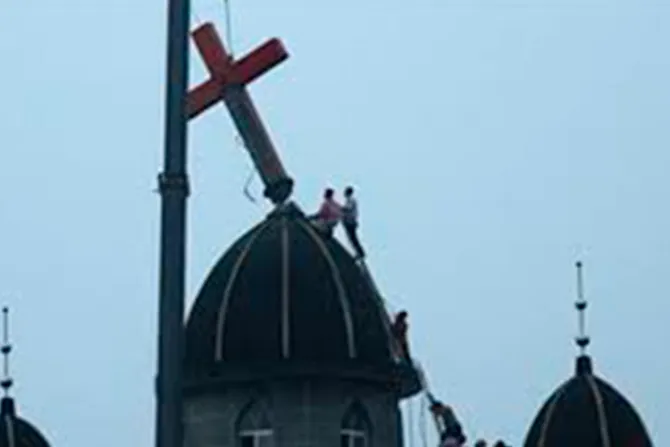 China: Presentan proyecto de ley para prohibir cruces en iglesias