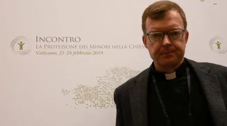 Jesuita experto en abusos critica a Comisión vaticana para protección de menores