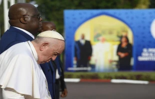 El Papa Francisco junto al Presidente de Repu00fablica Democru00e1tica del Congo. Cru00e9dito: Vatican Media 