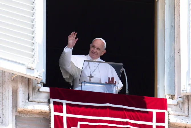 Papa Francisco explica en el Ángelus el mensaje actual de la parábola del buen samaritano
