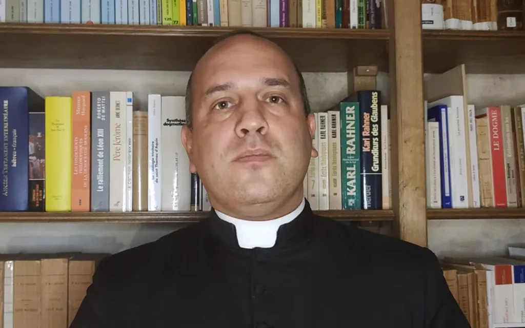 El Abbé Matthieu Raffray: Fiscalía en Francia desestima caso contra el sacerdote que dijo que las relaciones homosexuales son pecado.?w=200&h=150