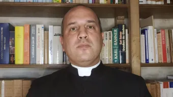 El Abbé Matthieu Raffray: Fiscalía en Francia desestima caso contra el sacerdote que dijo que las relaciones homosexuales son pecado.