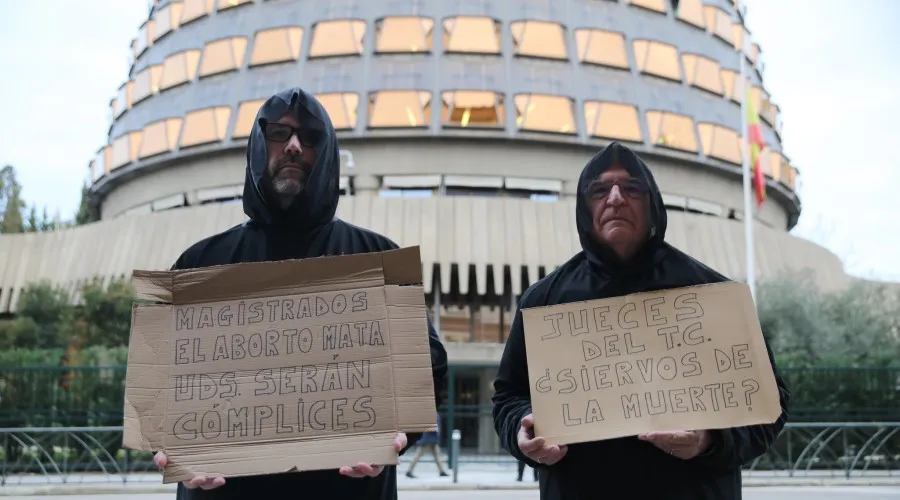 Protesta de Derecho a vivir ante el Tribunal Constitucional de España. Crédito: Derecho a Vivir?w=200&h=150
