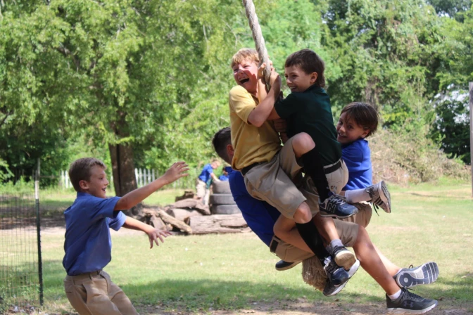 Escuela para varones crea política para destruir celulares en Texas, Estados Unidos