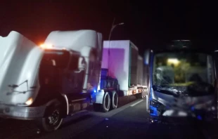 Accidente en carretera Mérida-Campeche, en el que perdieron la vida dos peregrinos guadalupanos. Crédito: Guardia Nacional.