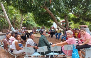 Las mujeres que pasan tiempo con las Hermanas de la Compañía de María fortalecen su autoestima a través de talleres. Crédito: ACN