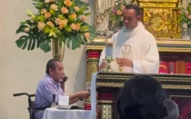 Reynaldo José acolitando.