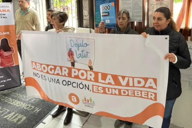 Entrega de firmas contra el aborto en Aguascalientes