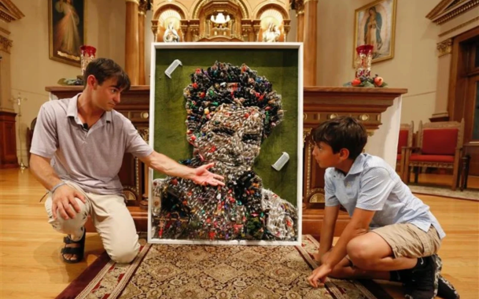 El artista Johnny Vrba presenta la obra comisionada por Carlo Acutis a los niños de la parroquia de San Carlo Acutis en Chicago.?w=200&h=150