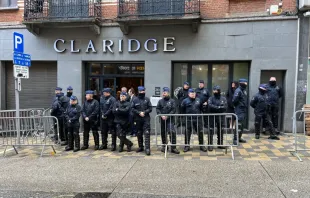 Policía belgas impiden el ingreso a laconferencia NatCon (Conservadurismo Nacionalista) el 16 de abril de 2024. Crédito: ADF Internacional