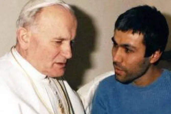 Ali Agca nunca pidió perdón a Juan Pablo II, revela ex vocero vaticano