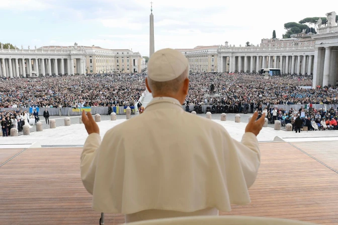 El Papa en la plaza de San Pedro