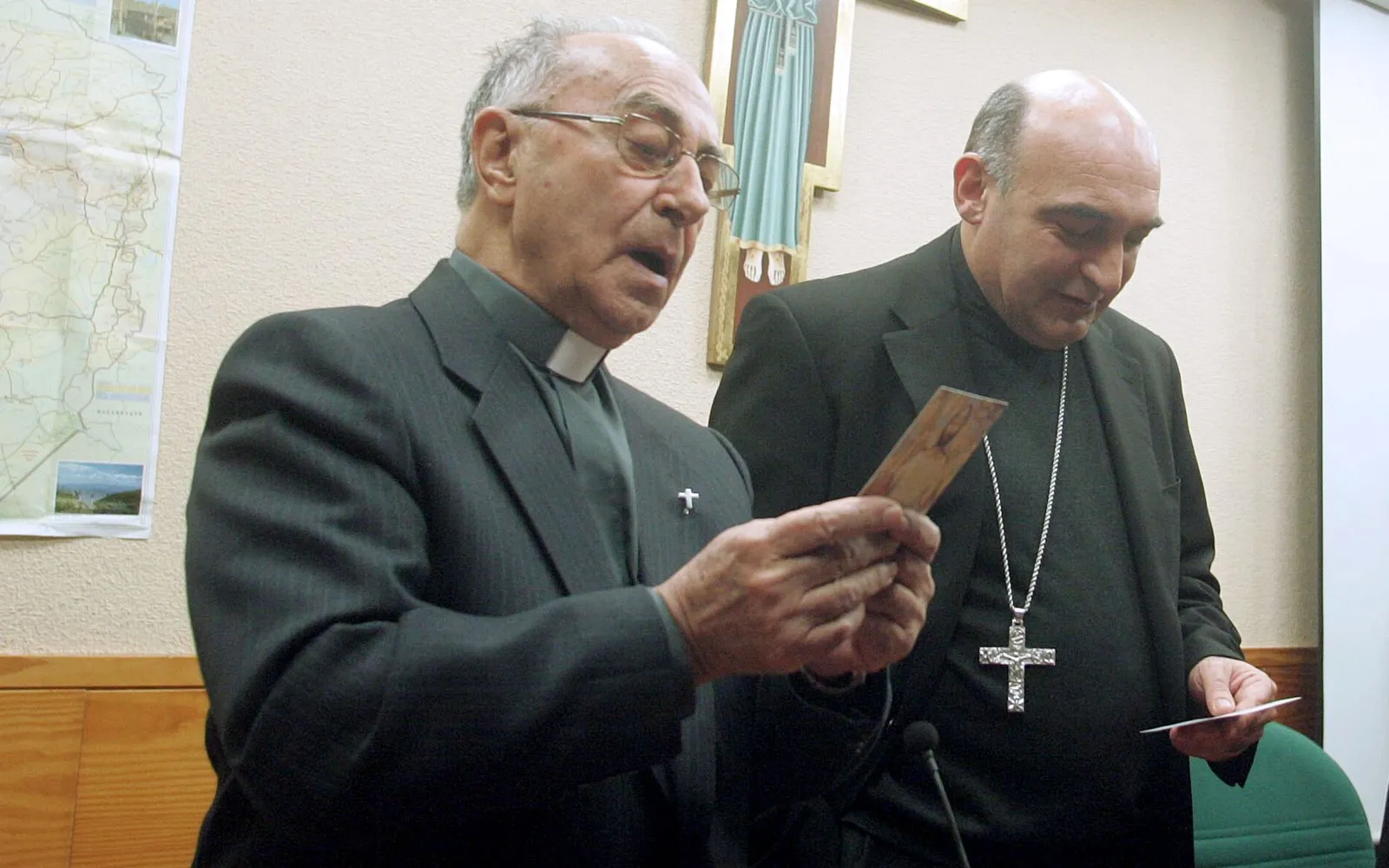El P. Alexandre Alapont, junto al Arzobispo de Valencia, Mons. Enrique Benavent,cuando era auxiliar en 2010.?w=200&h=150