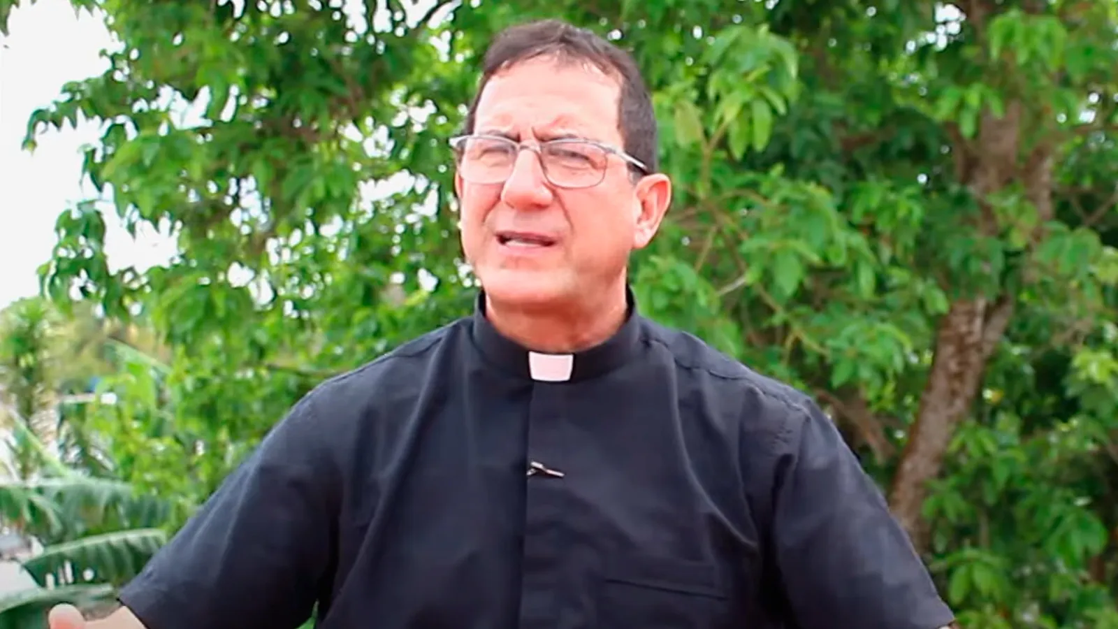 El sacerdote cubano trabaja en el pueblo de Esmeralda, una pequeña localidad “que alguna vez fue floreciente”.?w=200&h=150