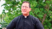 El sacerdote cubano trabaja en el pueblo de Esmeralda, una pequeña localidad “que alguna vez fue floreciente”.