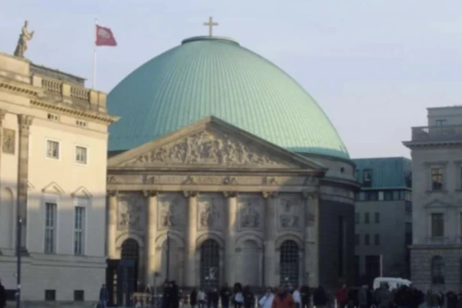 Catedral de Santa Eduvigis en Berlín, Alemania.