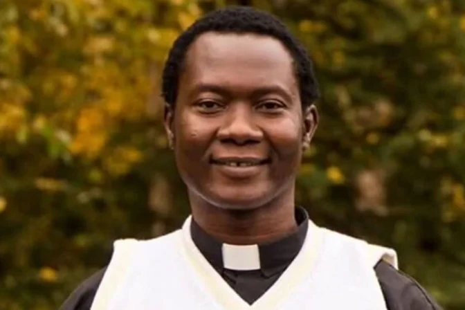 P. Alphonsus Farina, sacerdote nigeriano que estuvo secuestrado 51 días. 08082025