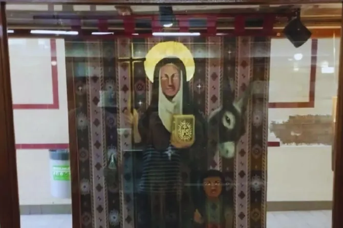 Altar dedicado a Mama Antula en la estación Congreso del subte porteño