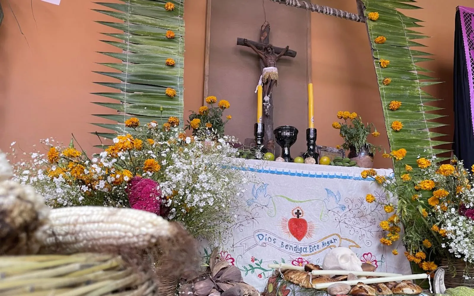 Tradicional ofrenda o altar de muertos en México.?w=200&h=150