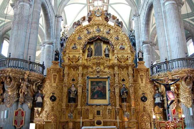 Este es el altar donde rezó el Papa en la Catedral de México (tour virtual)