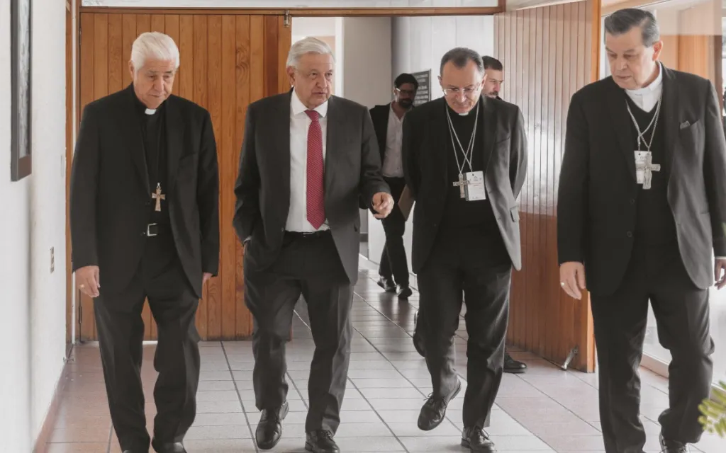 En la foto de izquierda a derecha: Mons. Rogelio Cabrera, Andrés Manuel López Obrador, Mons. Joseph Spiteri y Mons. Gustavo Rodríguez?w=200&h=150