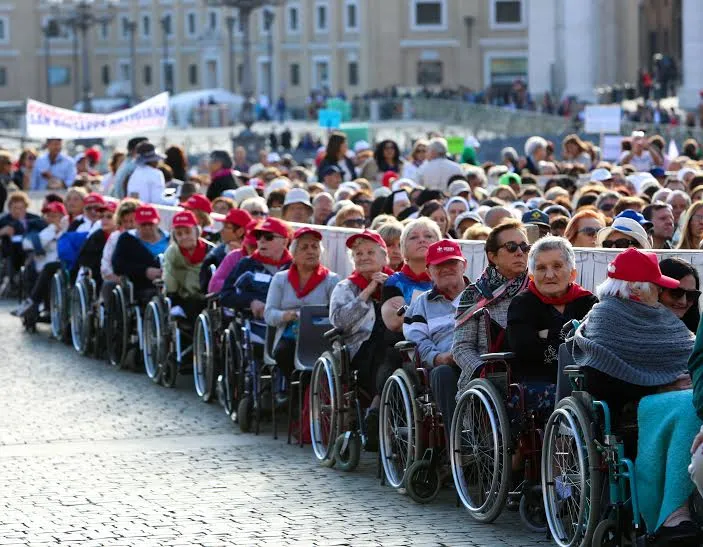 Un grupo de ancianos con discapacidad en el encuentro de los ancianos y el Papa (Foto Lauren Cater / ACI Prensa)?w=200&h=150